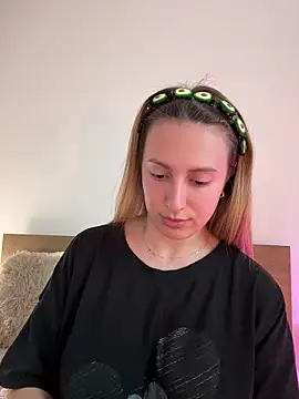 EvaRyen  online show from April 17, 3:25 pm