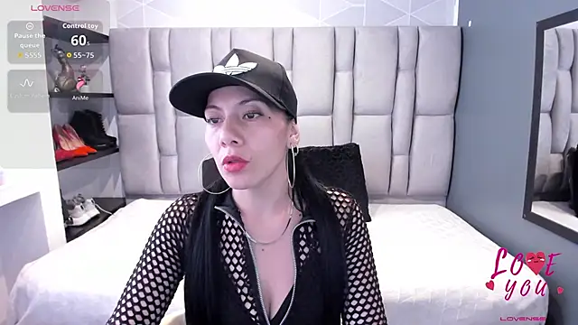 Abril Fox   online show from June 5, 7:20 pm