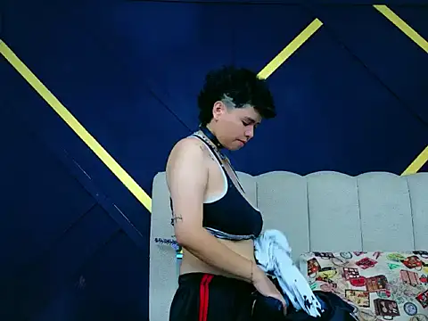 NikiEvanz online show from April 15, 10:10 pm