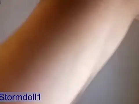 stormdollxx online show from May 1, 1:42 am