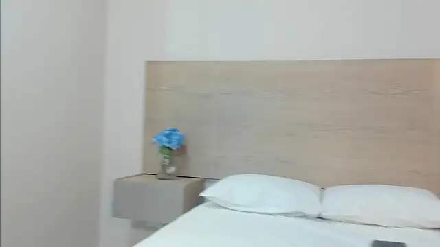 isabellathomass online show from March 16, 7:18 pm