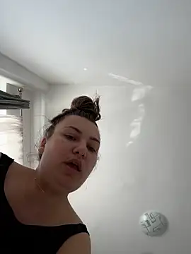 SweetCurvess online show from May 5, 7:33 am
