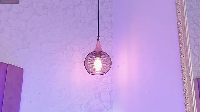 saraa joness  online show from April 30, 6:35 pm