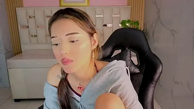 veronicaa s online show from June 6, 8:26 pm