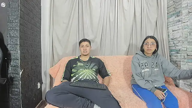 NoahAndBunny online show from May 4, 11:14 am