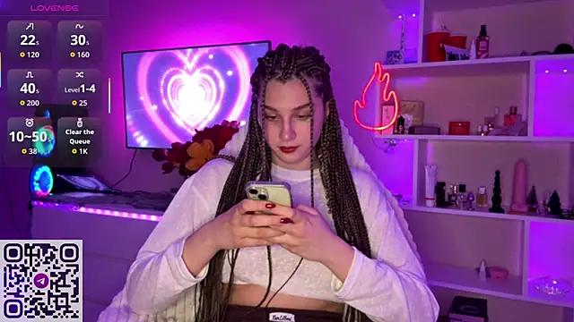 Olivia 132 online show from April 27, 7:00 pm