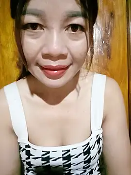 Yiyi102300 online show from May 12, 11:00 pm
