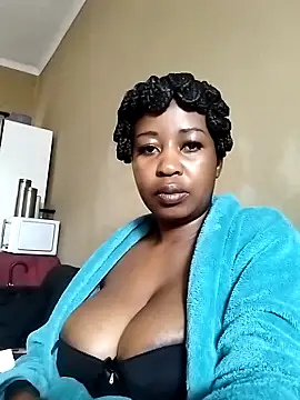 Prettylicou online show from May 4, 10:30 am
