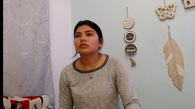 hotlatinaluna23 online show from April 29, 1:58 pm