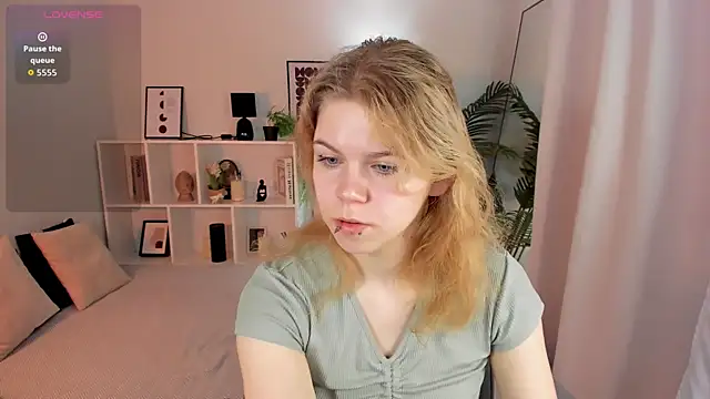 ElizabethVane online show from May 10, 5:42 am