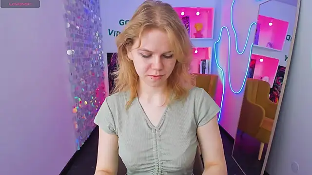 ElizabethVane online show from April 29, 5:30 pm