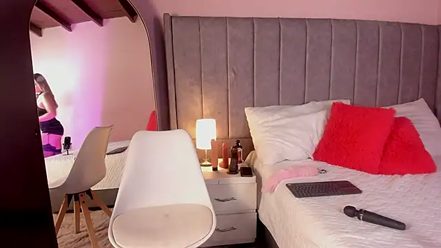 Samiramalek22 online show from April 25, 12:52 pm