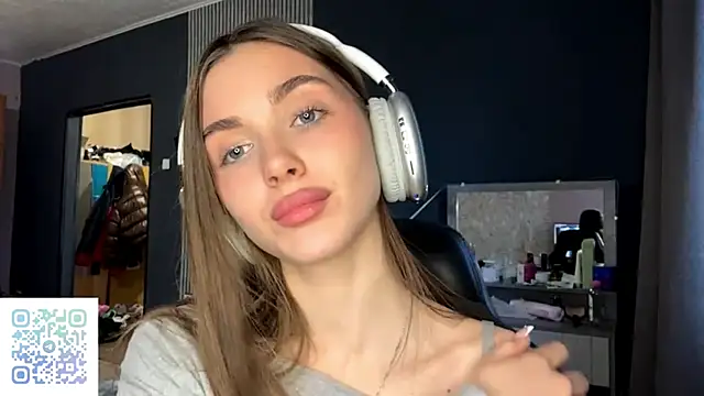 Veluxe online show from March 26, 3:25 pm