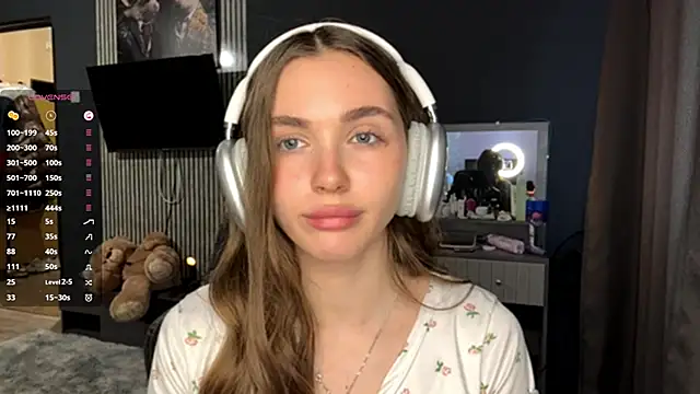 Veluxe online show from April 11, 3:05 pm