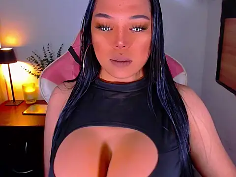 Zandralopez online show from April 18, 7:22 am