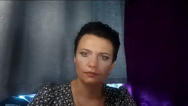 HotMamaQueen234 online show from August 4, 11:27 am