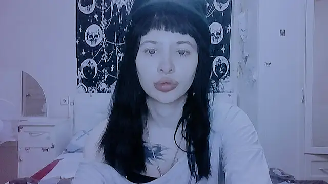 AllisonDeetz online show from April 28, 7:07 pm