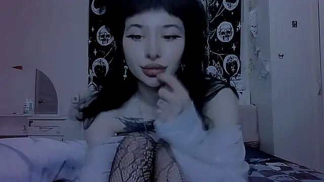 AllisonDeetz online show from April 18, 6:32 pm