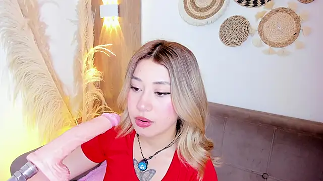 Amber Palmer online show from May 3, 8:23 pm