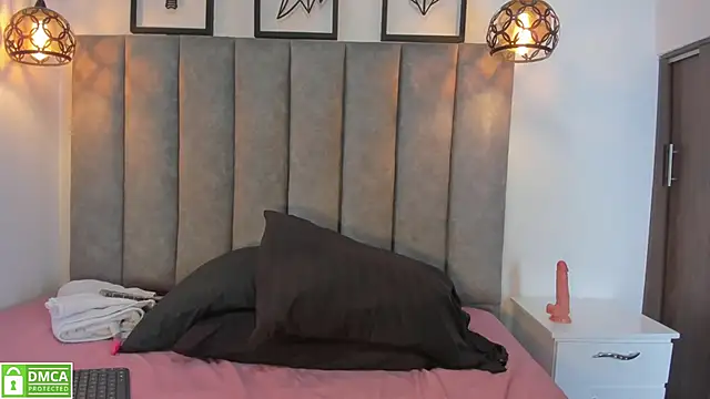 Camille Hills online show from March 19, 4:28 am