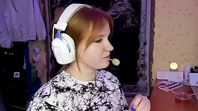 BelladeSimons online show from March 28, 9:42 am