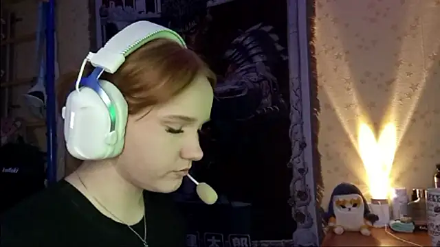 BelladeSimons online show from March 23, 5:35 am