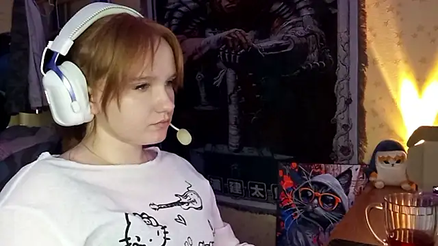 BelladeSimons online show from March 24, 6:08 am