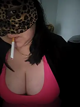 emiliecurvy83 online show from April 23, 1:02 pm
