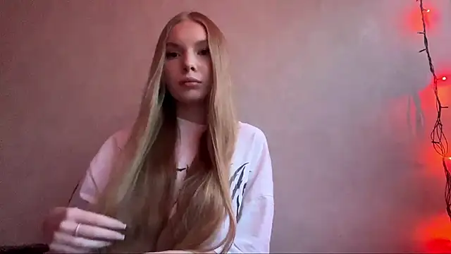 CarolineNine online show from May 4, 4:11 pm