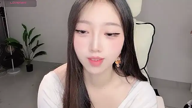 Yukiy8877 online show from April 21, 2:51 am