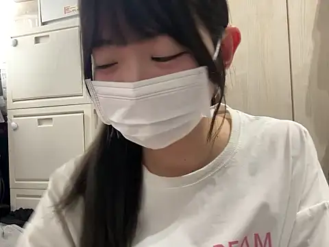 y-u-r-a-33 online show from June 17, 7:43 am