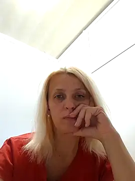 MiaLove183 online show from July 6, 2:00 pm