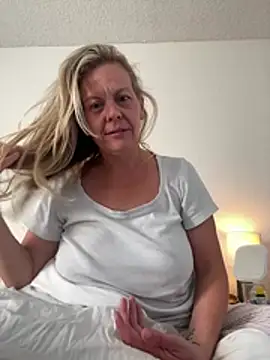 GwenWilde31 online show from May 29, 1:31 pm