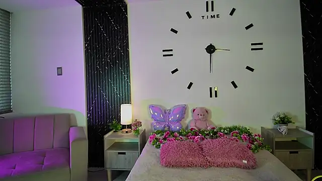 aurora petitee online show from June 11, 1:19 pm