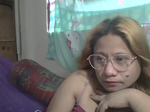 PinayChristine online show from May 20, 5:26 am