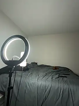 Milky Goddess online show from April 21, 4:30 am