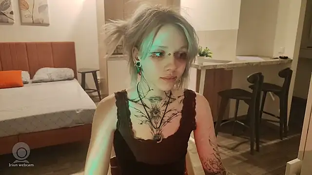 StijenaHunt online show from March 28, 2:38 pm