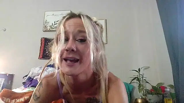 batshtcrzybbylov3 online show from June 12, 7:55 pm