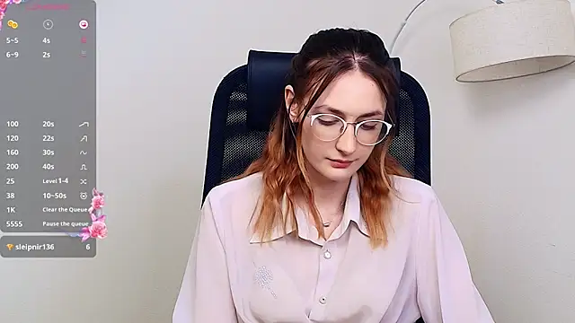 LoraLanett online show from May 7, 2:32 pm