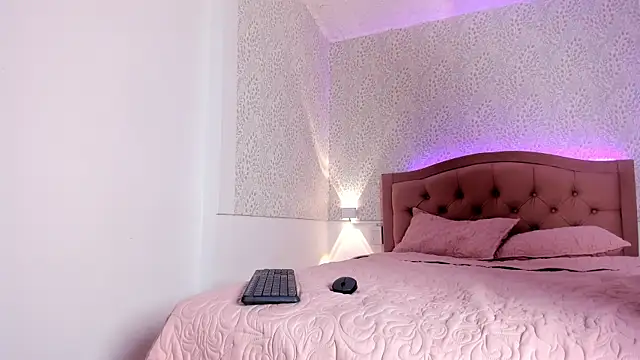 layla-Play online show from May 28, 1:58 am