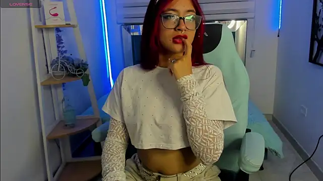 Sara Red X online show from June 17, 3:52 am