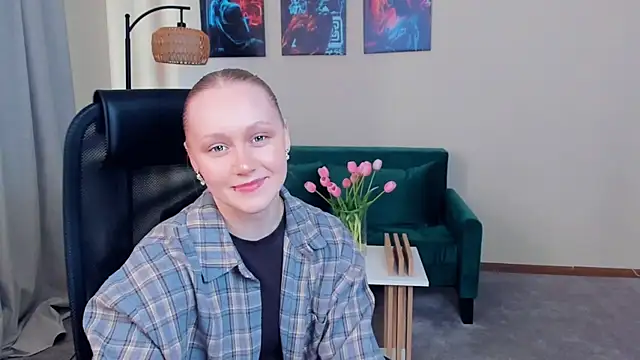 VestaBowmer online show from March 28, 11:21 am