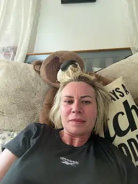 Milliethestylist online show from April 28, 12:42 pm