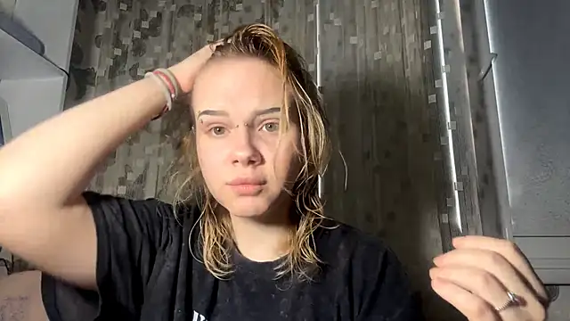 KrystenHoye online show from March 29, 7:29 am