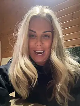 saucymelaine09 online show from March 27, 7:47 pm