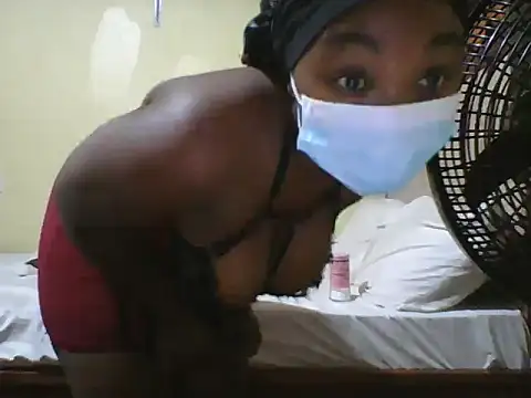 Lynney  online show from March 29, 5:23 pm