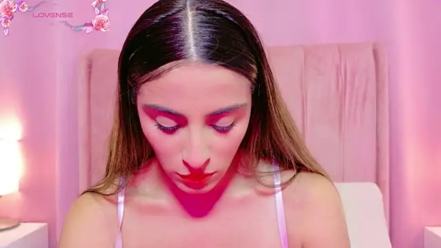 MoollyLove online show from May 4, 12:09 pm