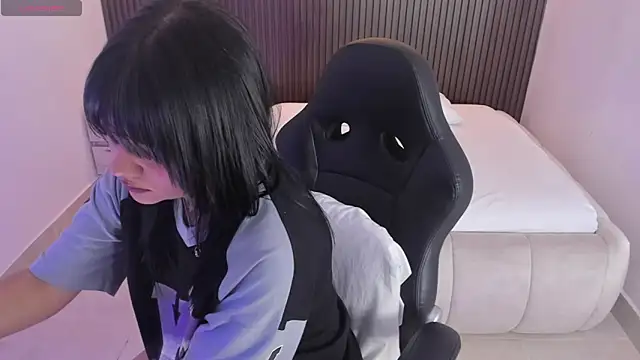 MILLYEVANS1 online show from April 30, 3:01 am