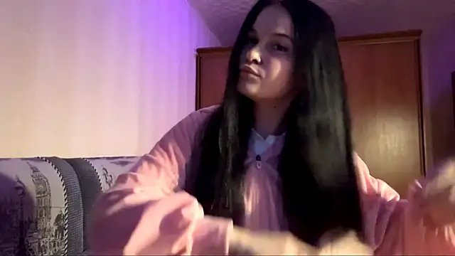 BellaLuxury online show from March 30, 3:33 pm