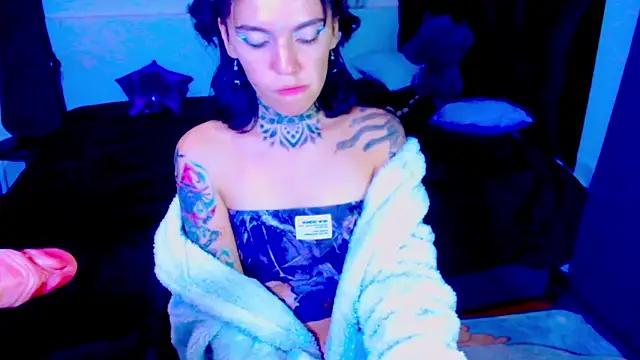 LannieGonzales online show from May 16, 2:03 am